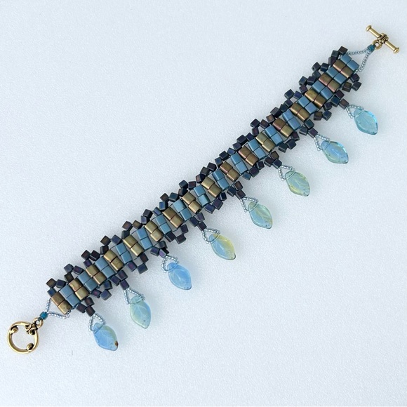 Toggle Glass Bead Bracelet Gold Tone Uranium Glass Leaves Dangle 7” - Picture 6 of 8